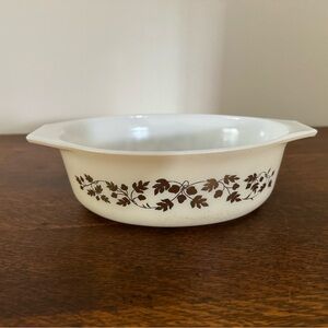 Gold leaf Pyrex 1 1/2 qt casserole